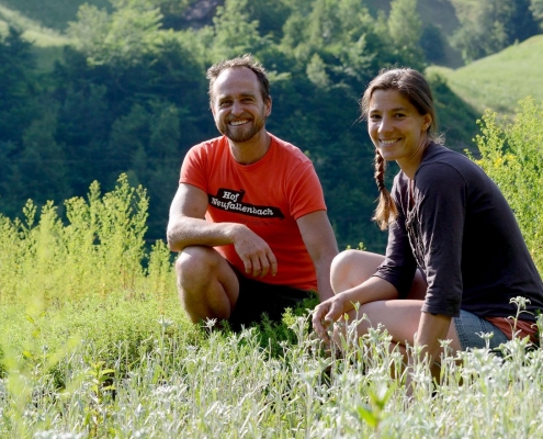 Beatrice und Wäli Bissig-Odermatt bewirtschaften ihren Hof Neufallenbach durch bewussten, ausgeglichenen Umgang mit der Natur. Bild: planktonmedia.com
